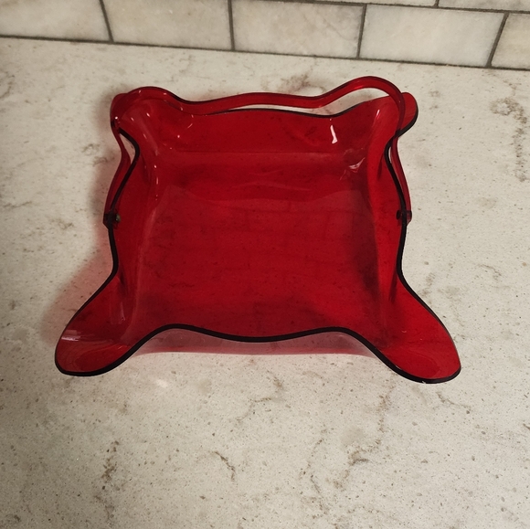 Vintage mcm acrylic lucite christmas red basket with folding handle - Picture 4 of 10